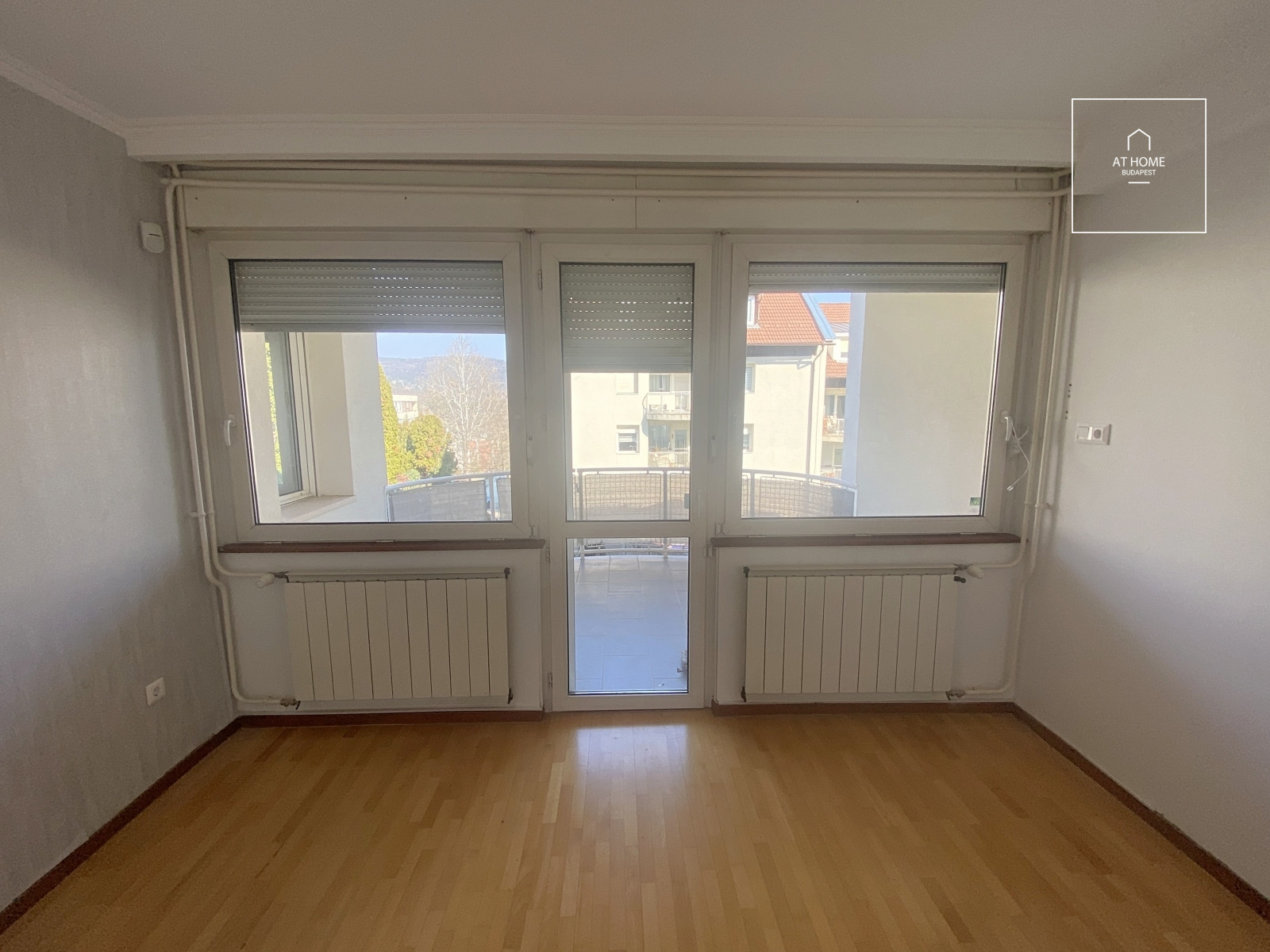 Renovated 185 sqm duplex apartment with four bedrooms and direct garden access in Budapest’s 2nd district