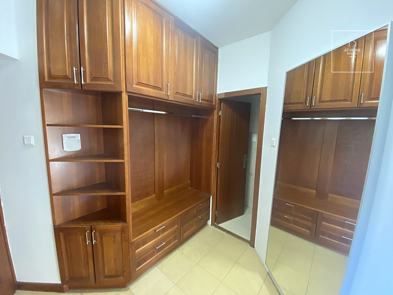 Renovated 185 sqm duplex apartment with four bedrooms and direct garden access in Budapest’s 2nd district