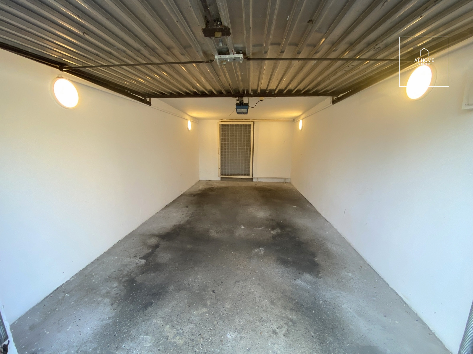 Renovated 185 sqm duplex apartment with four bedrooms and direct garden access in Budapest’s 2nd district