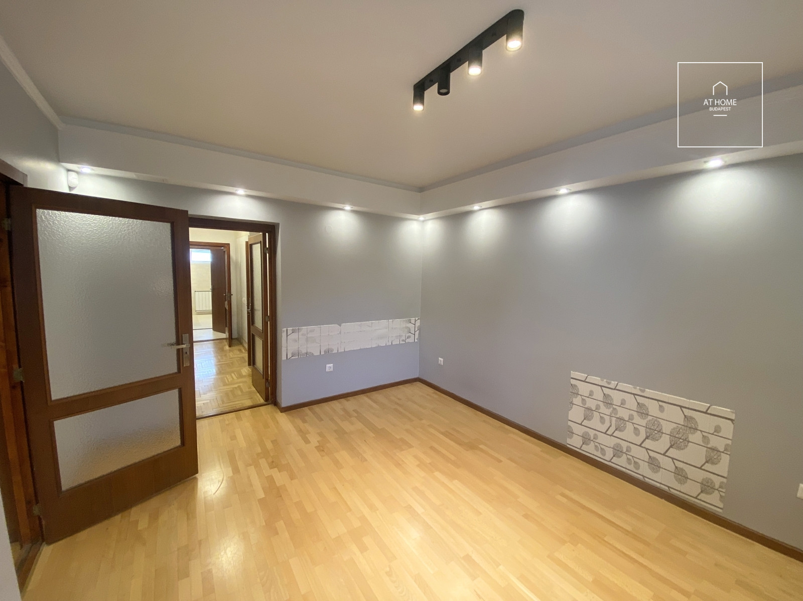 Renovated 185 sqm duplex apartment with four bedrooms and direct garden access in Budapest’s 2nd district