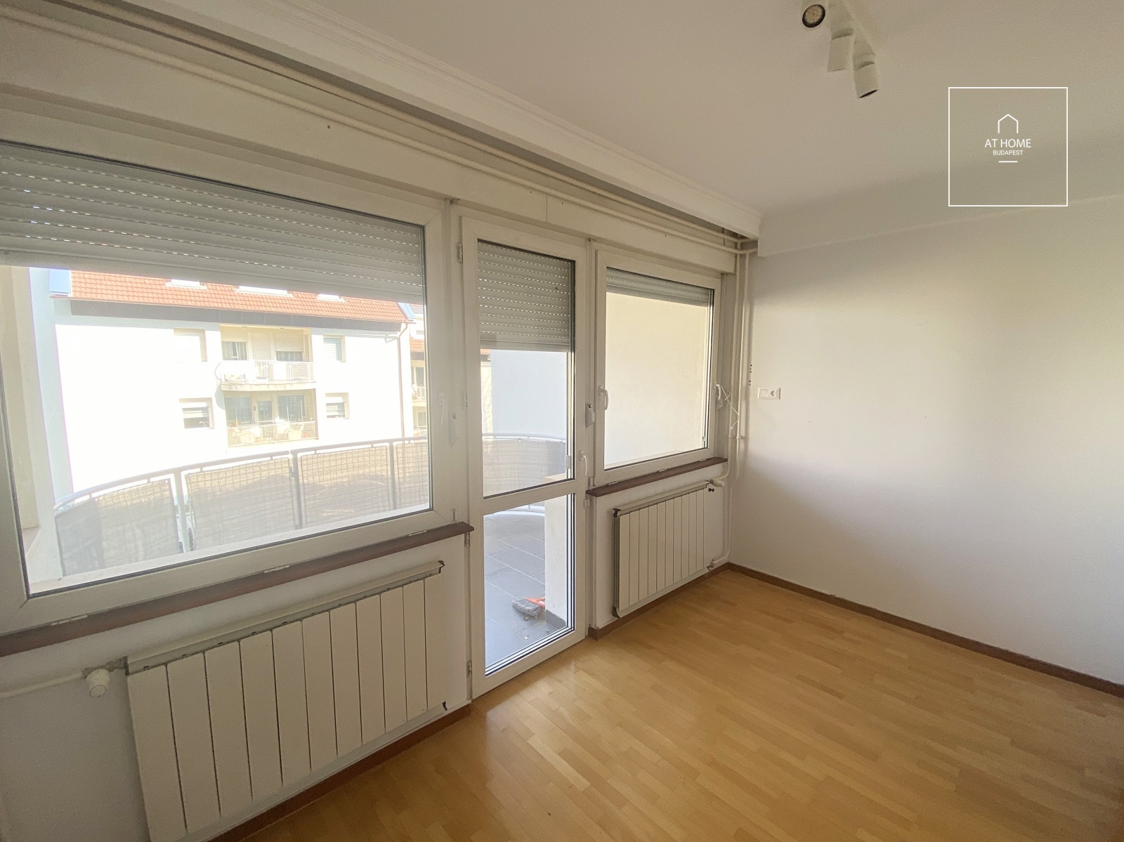 Renovated 185 sqm duplex apartment with four bedrooms and direct garden access in Budapest’s 2nd district