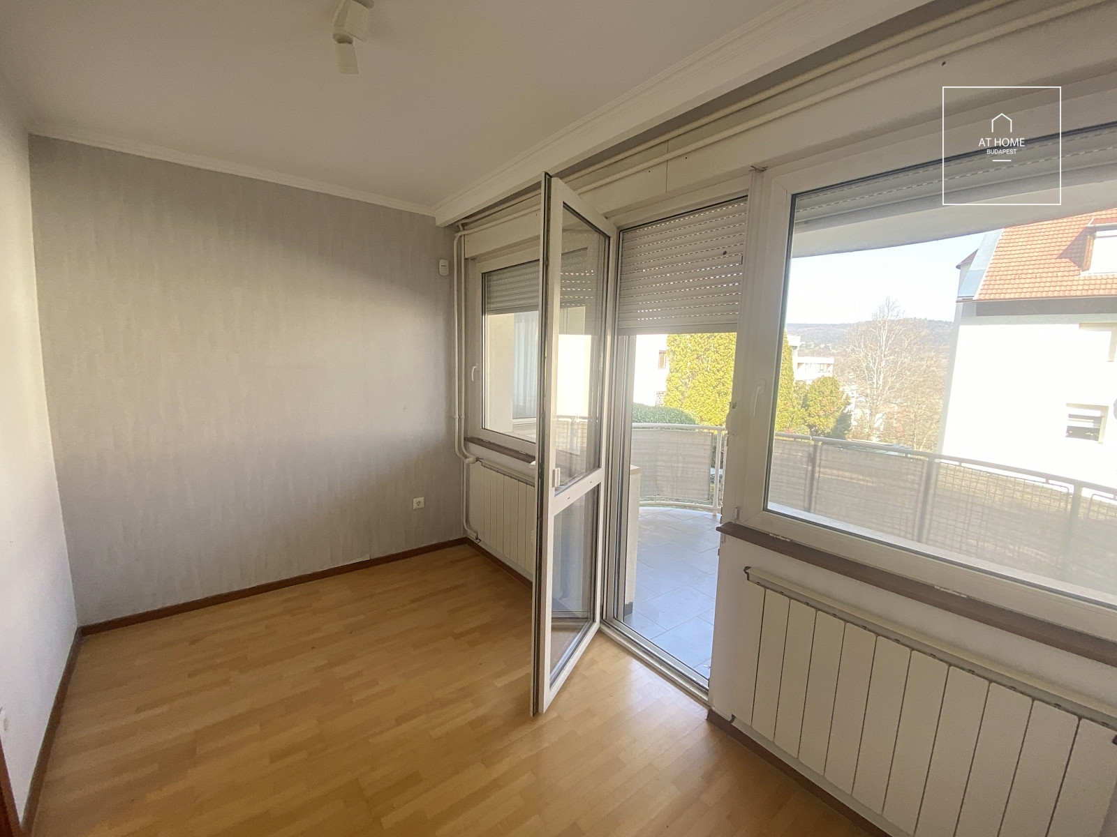 Renovated 185 sqm duplex apartment with four bedrooms and direct garden access in Budapest’s 2nd district
