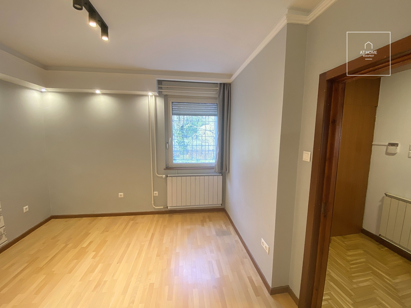 Renovated 185 sqm duplex apartment with four bedrooms and direct garden access in Budapest’s 2nd district