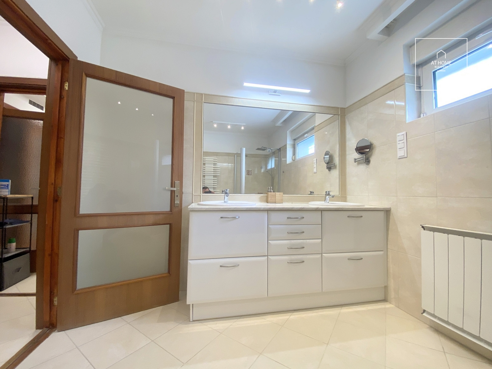 Renovated 185 sqm duplex apartment with four bedrooms and direct garden access in Budapest’s 2nd district