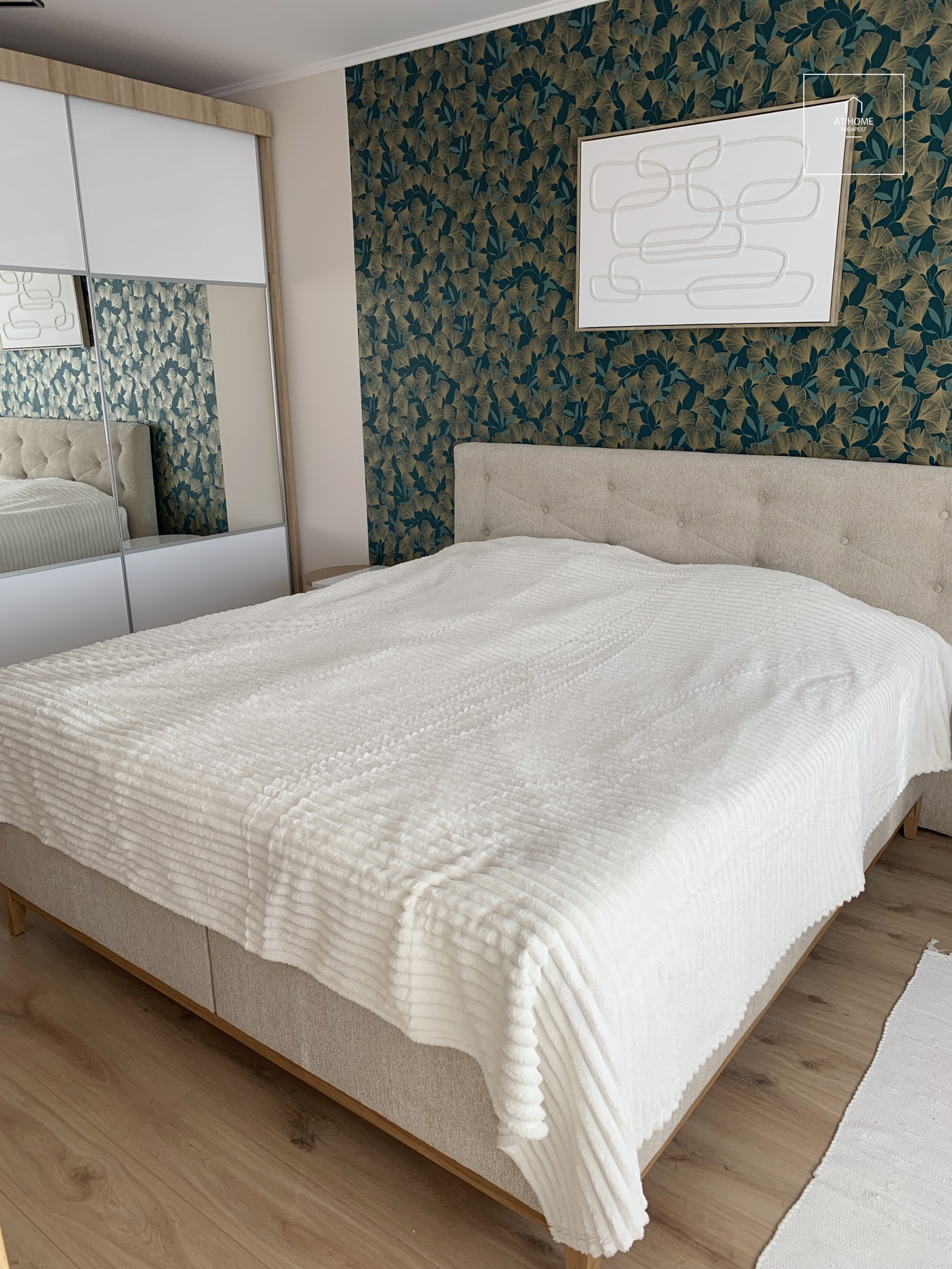 Renovated two-bedroom luxury apartment with a 15 m² panoramic balcony in District IX