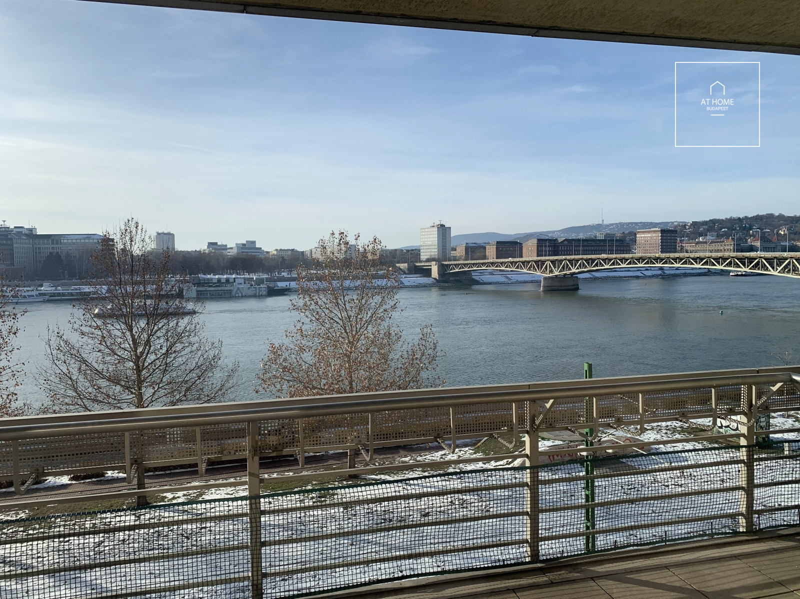 Renovated two-bedroom luxury apartment with a 15 m² panoramic balcony in District IX