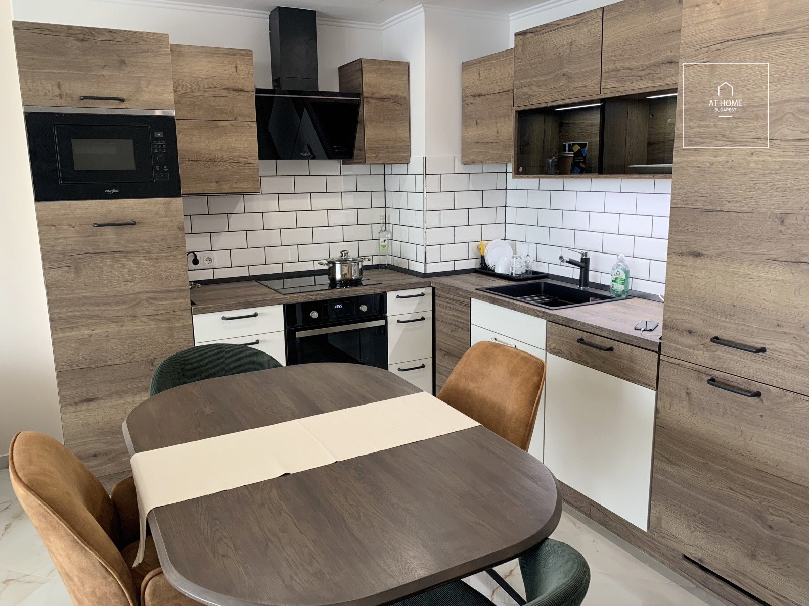 Renovated two-bedroom luxury apartment with a 15 m² panoramic balcony in District IX