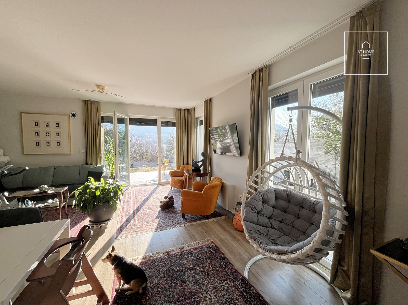 Modern 120 sqm, three-bedroom apartment with a terrace and garden access in Budapest’s 3rd district