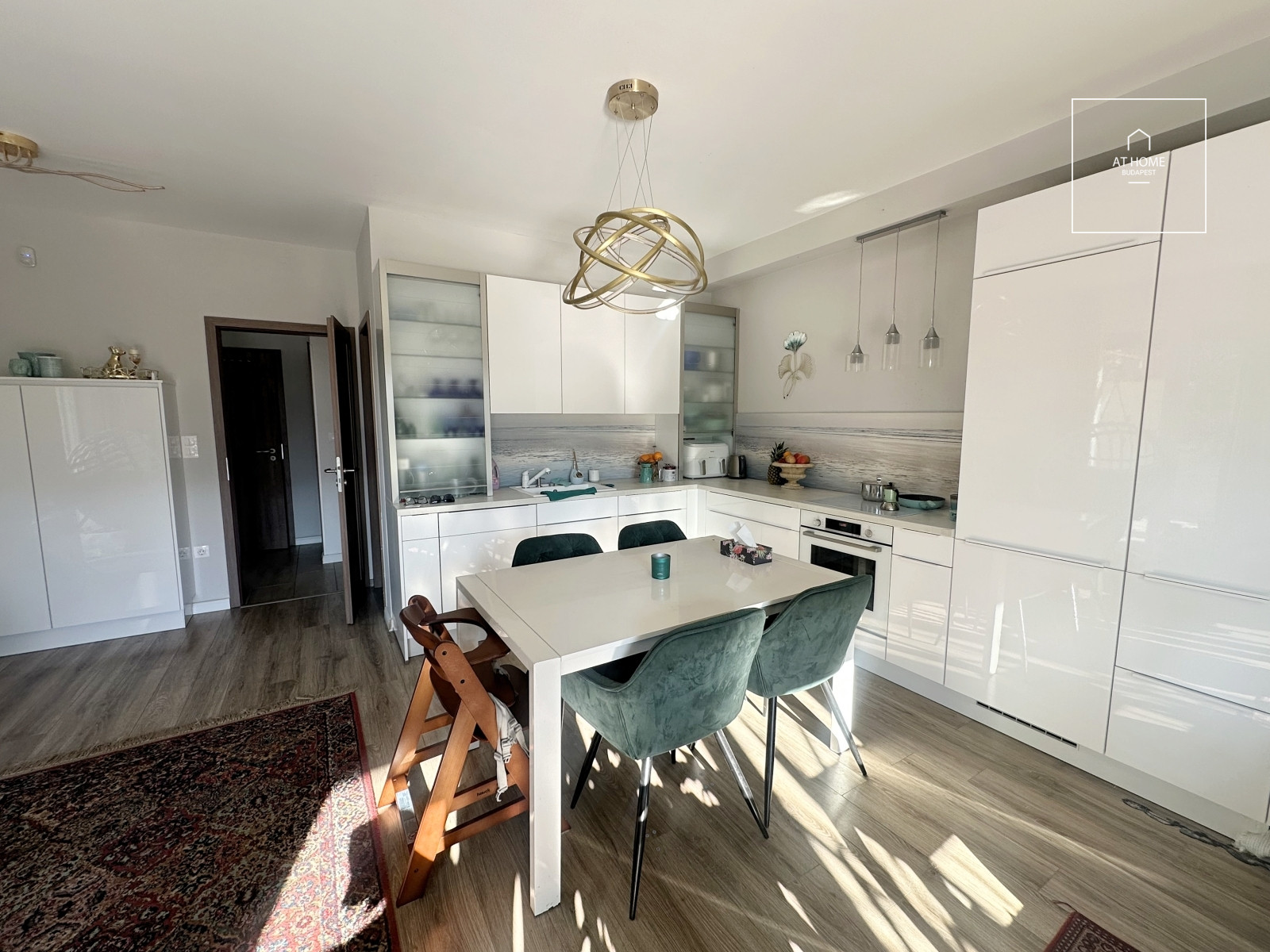 Modern 120 sqm, three-bedroom apartment with a terrace and garden access in Budapest’s 3rd district