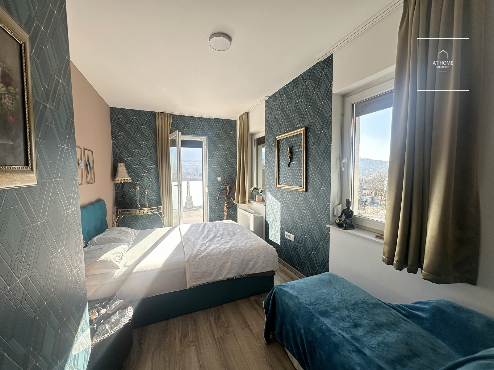 Modern 120 sqm, three-bedroom apartment with a terrace and garden access in Budapest’s 3rd district