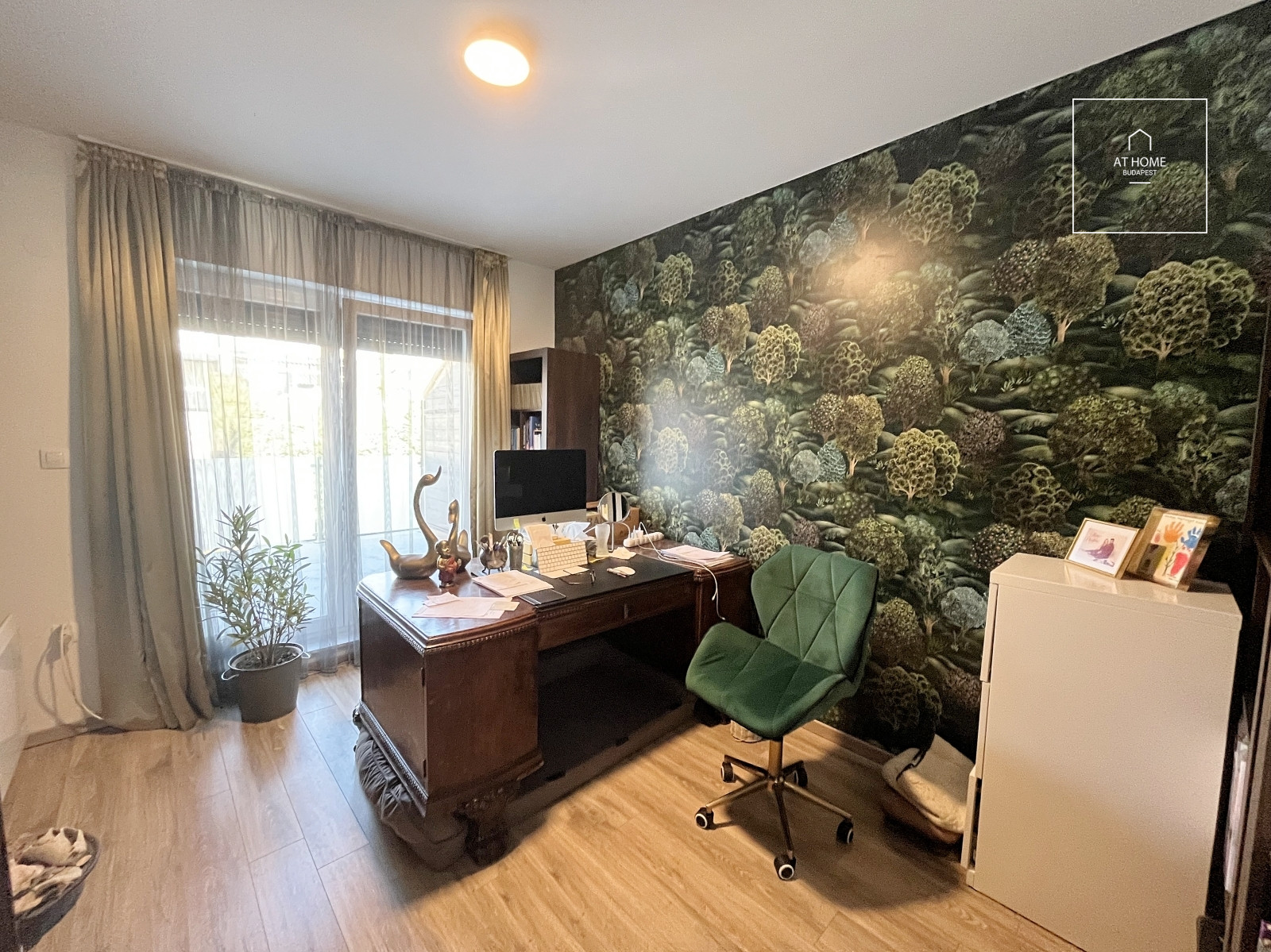 Modern 120 sqm, three-bedroom apartment with a terrace and garden access in Budapest’s 3rd district