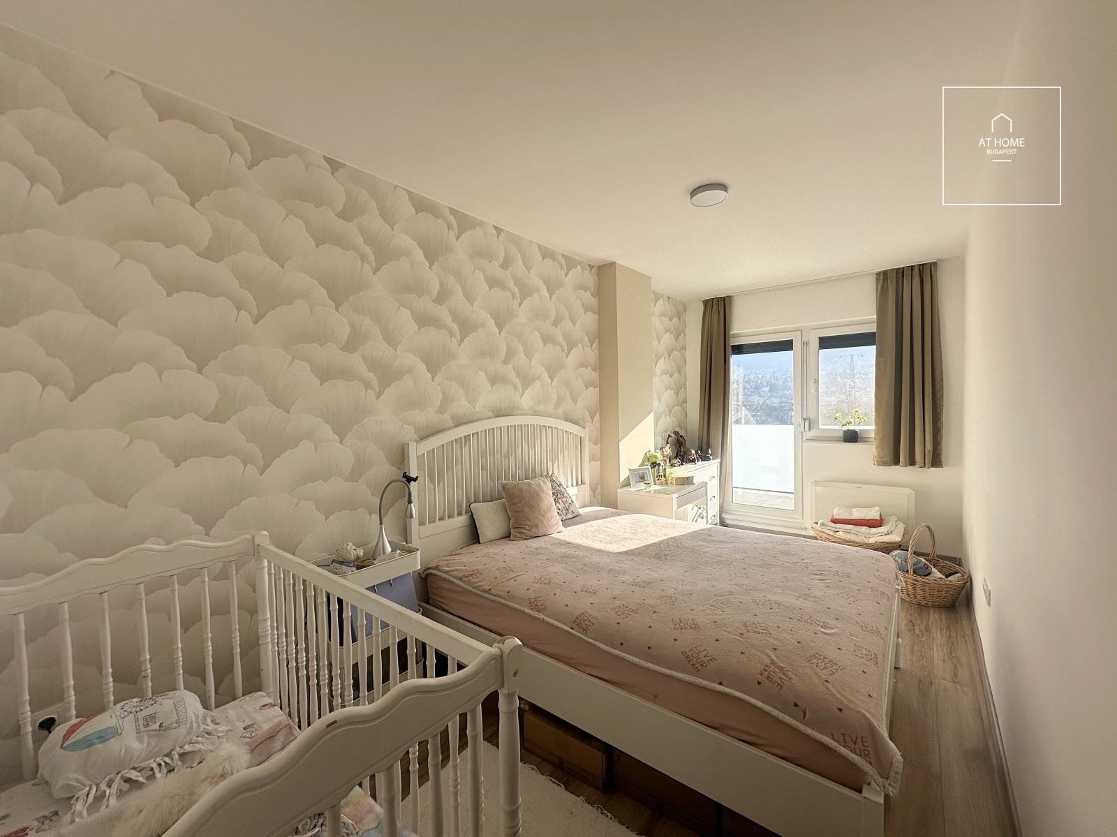 Modern 120 sqm, three-bedroom apartment with a terrace and garden access in Budapest’s 3rd district