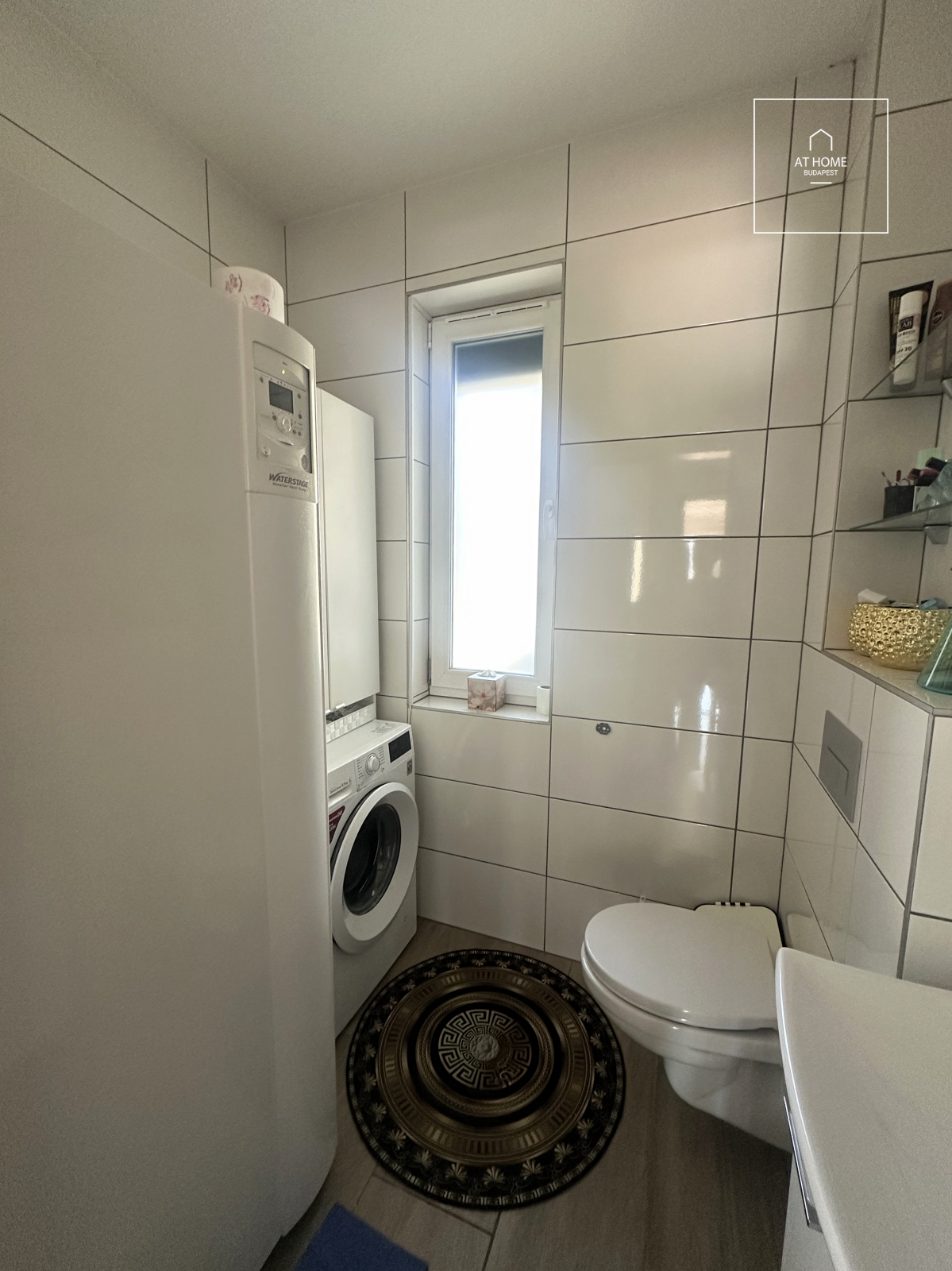 Modern 120 sqm, three-bedroom apartment with a terrace and garden access in Budapest’s 3rd district