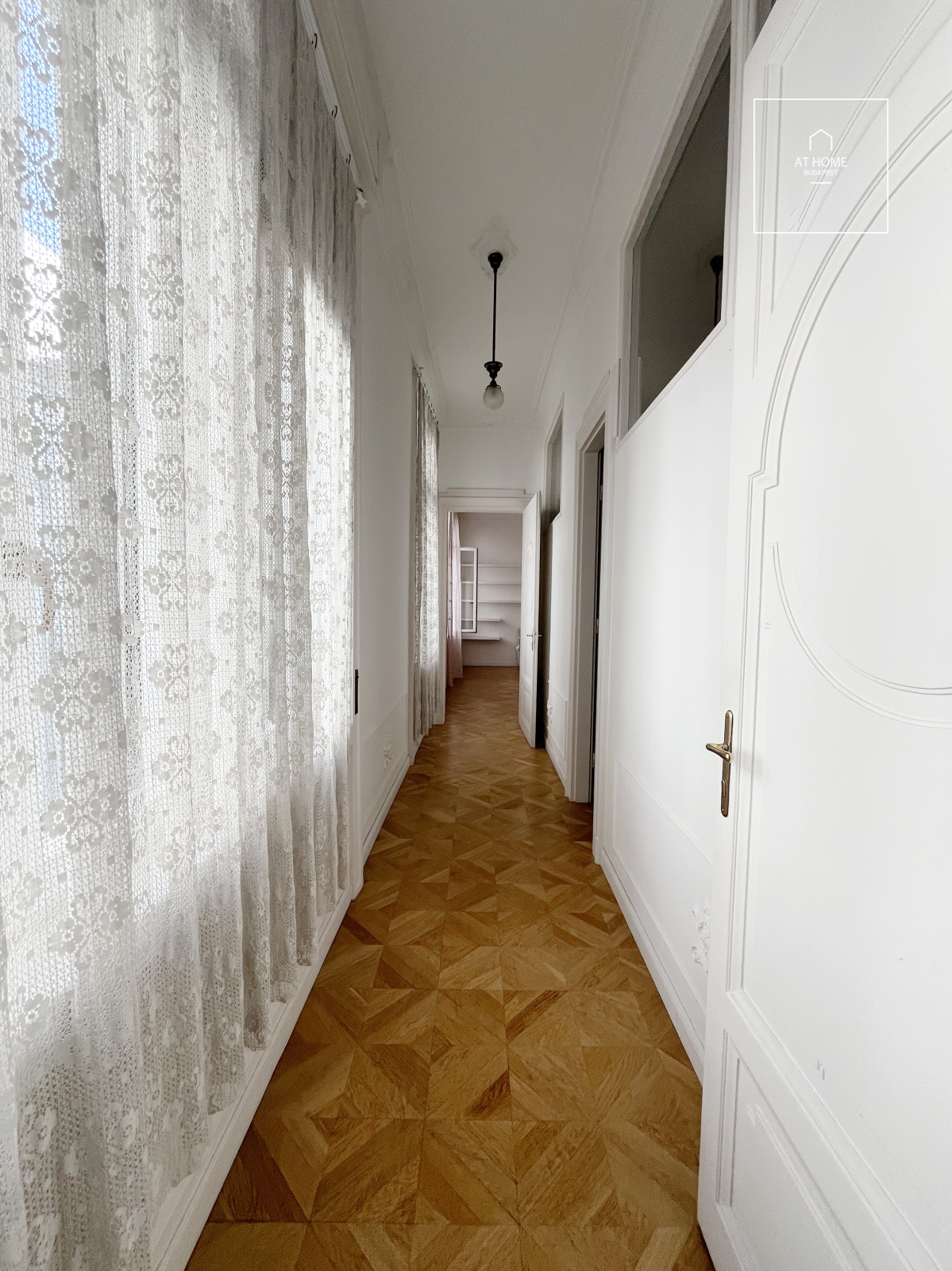 Renovated 225 sqm, three-bedroom apartment with a balcony in Budapest’s 6th district