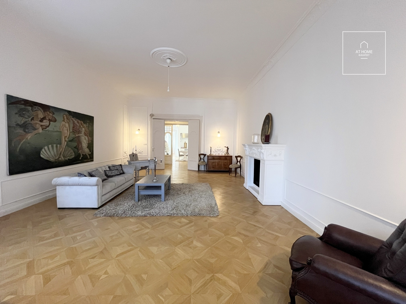 Renovated 225 sqm, three-bedroom apartment with a balcony in Budapest’s 6th district