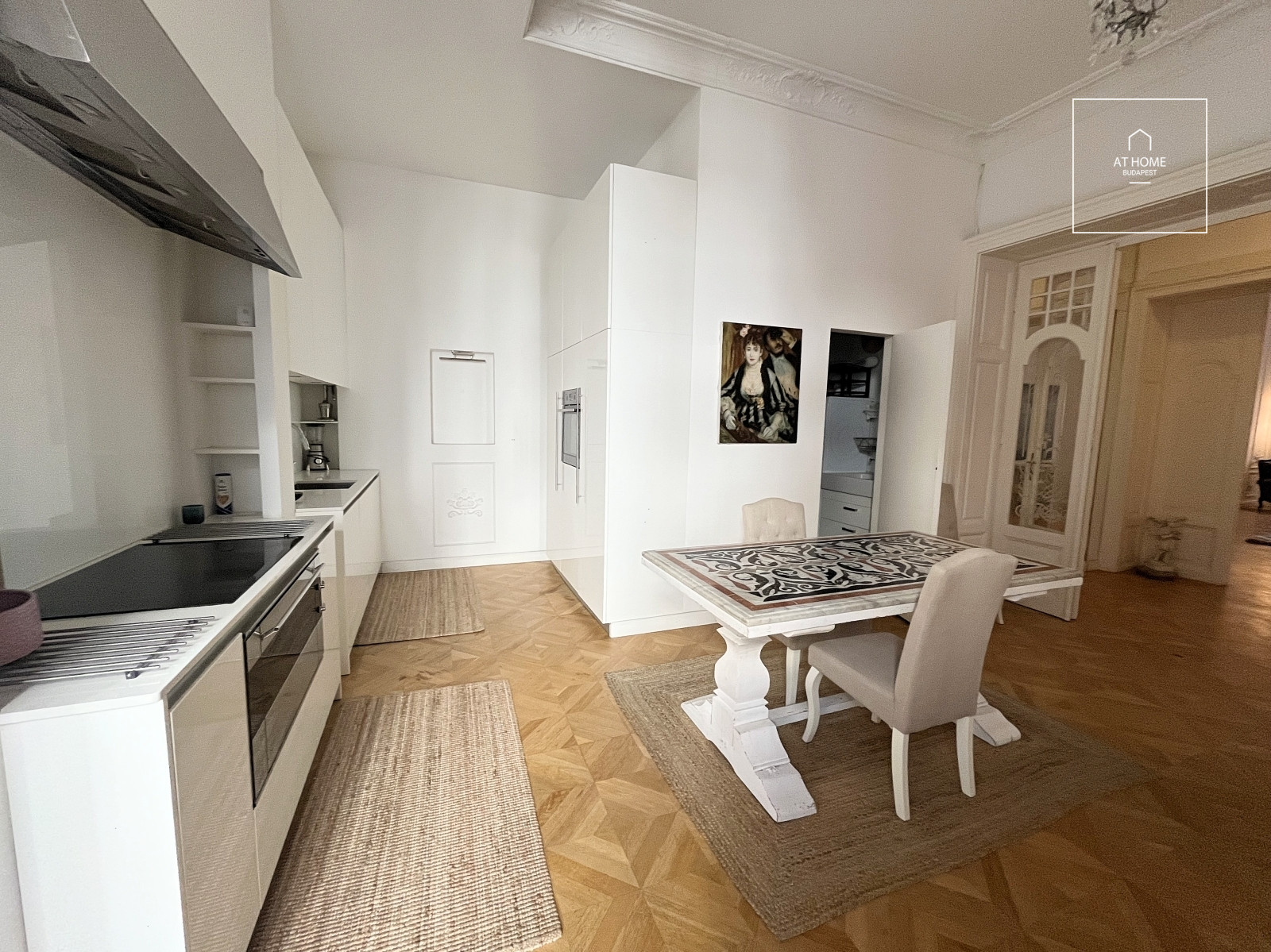 Renovated 225 sqm, three-bedroom apartment with a balcony in Budapest’s 6th district