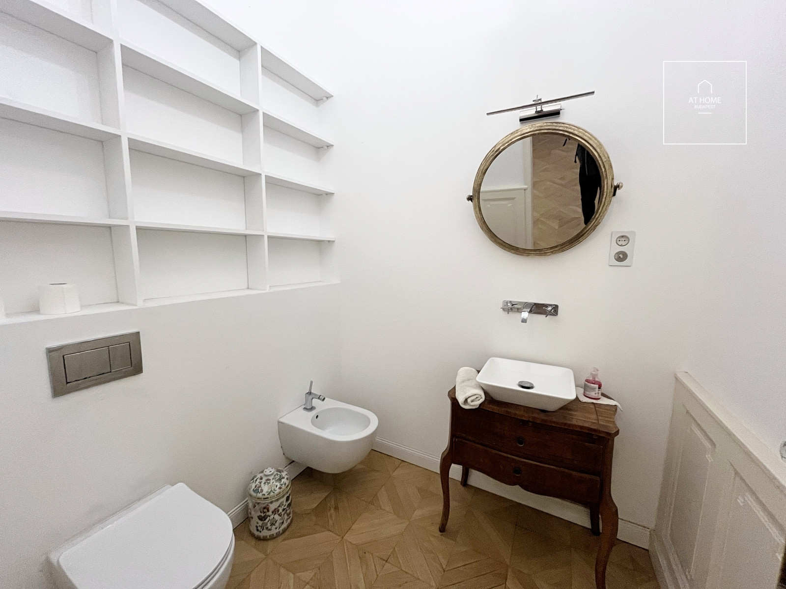 Renovated 225 sqm, three-bedroom apartment with a balcony in Budapest’s 6th district