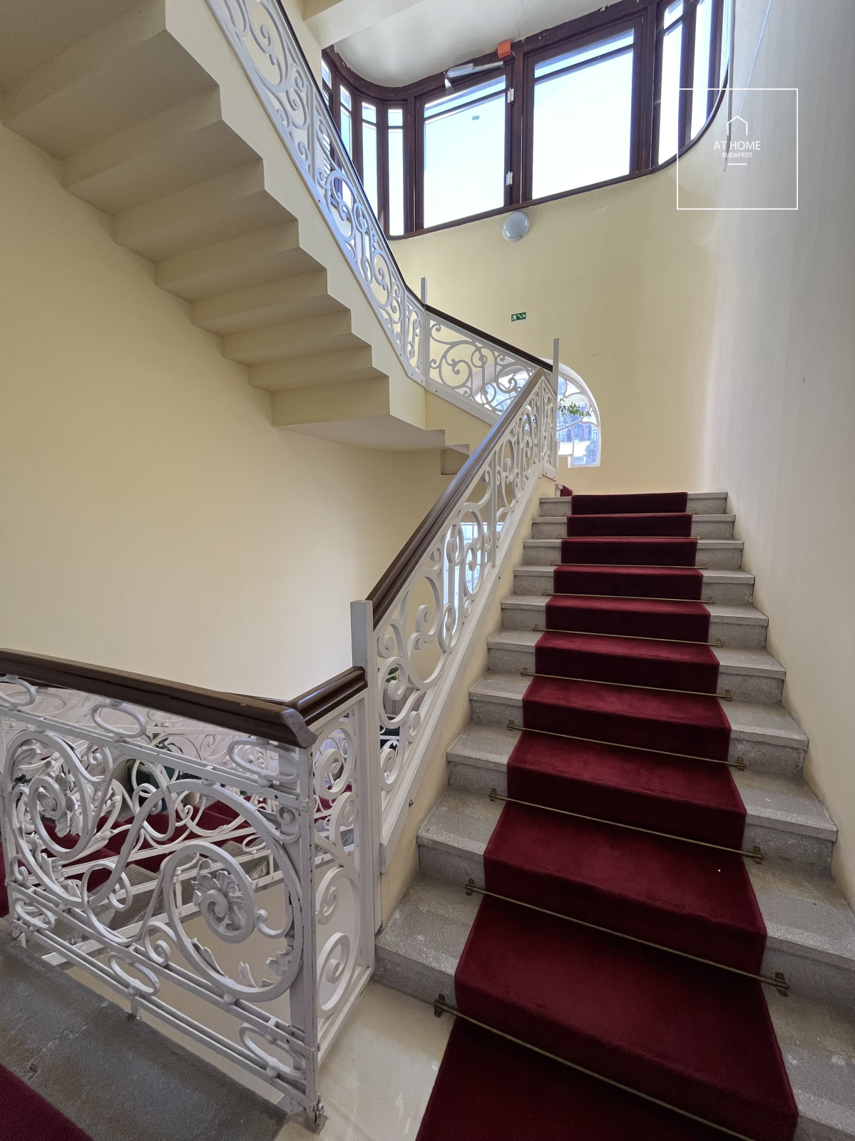 Renovated 225 sqm, three-bedroom apartment with a balcony in Budapest’s 6th district