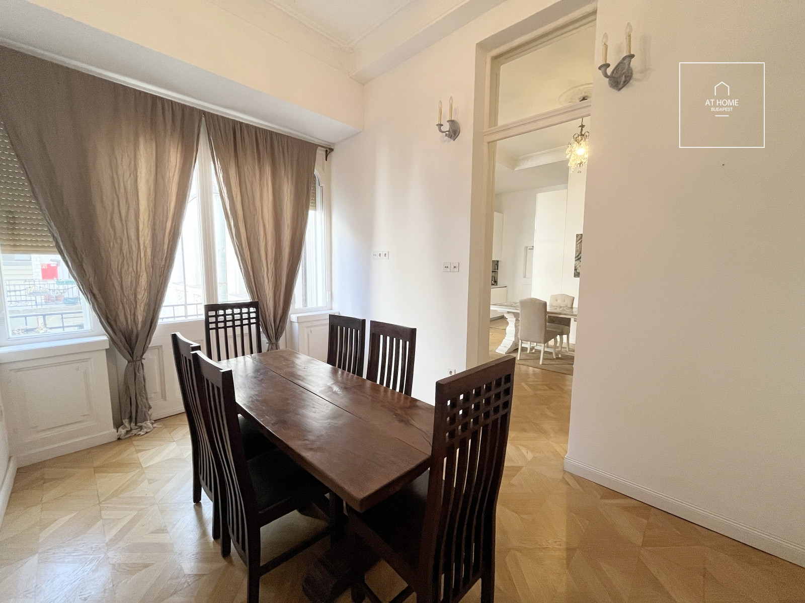 Renovated 225 sqm, three-bedroom apartment with a balcony in Budapest’s 6th district