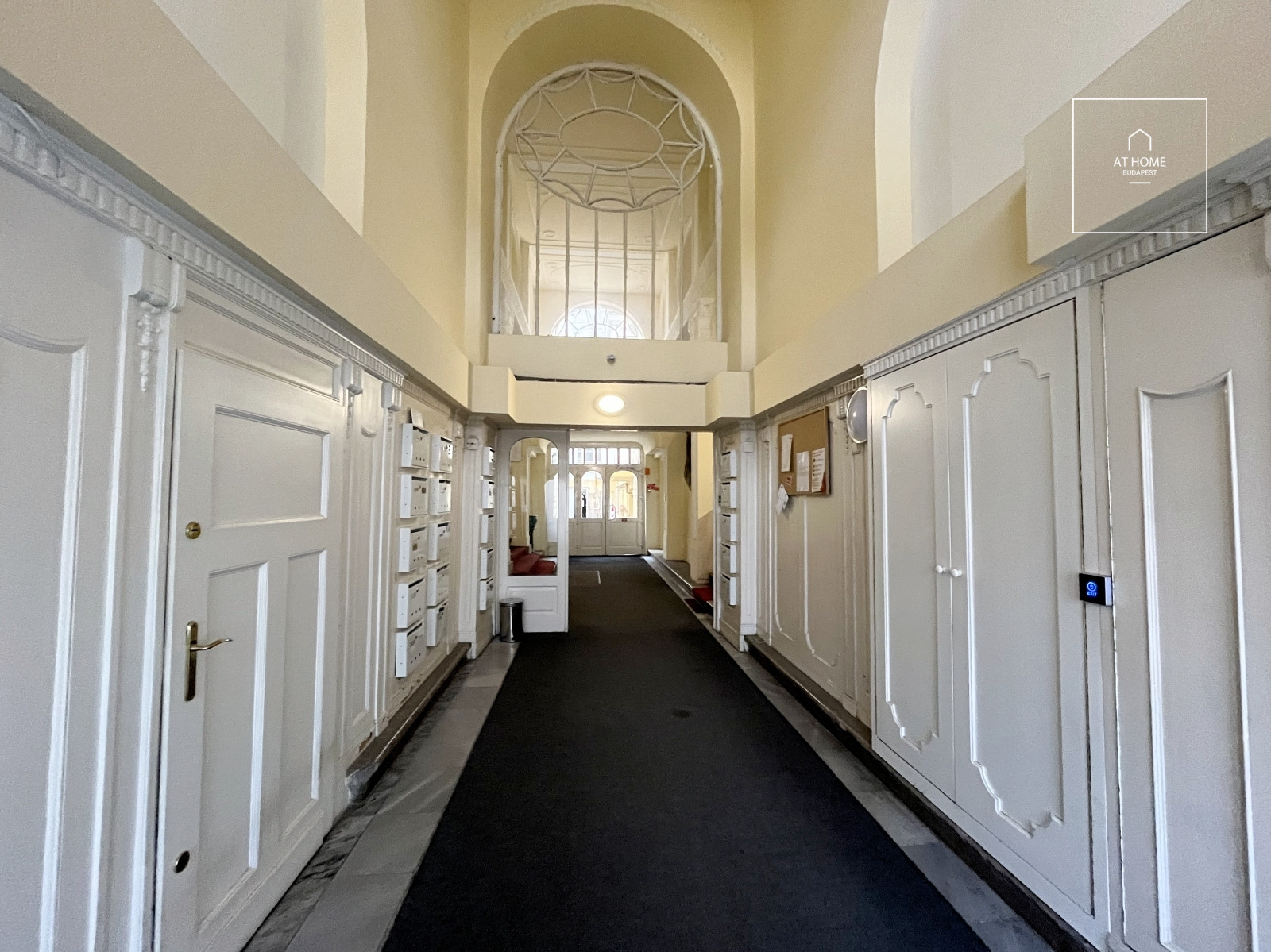 Renovated 225 sqm, three-bedroom apartment with a balcony in Budapest’s 6th district