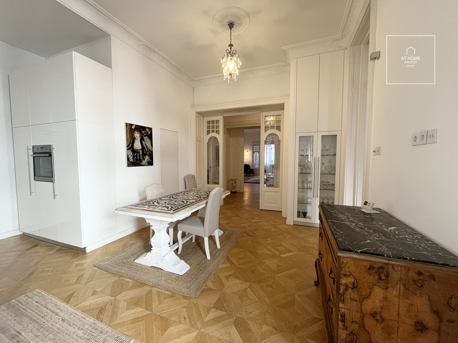 Renovated 225 sqm, three-bedroom apartment with a balcony in Budapest’s 6th district