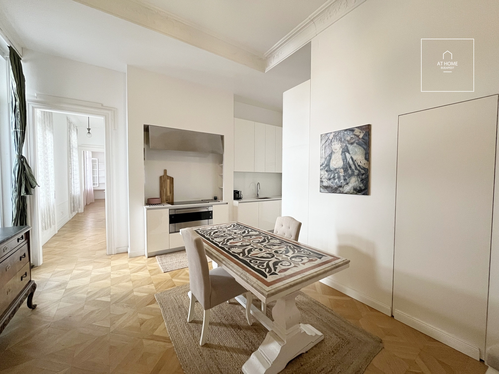 Renovated 225 sqm, three-bedroom apartment with a balcony in Budapest’s 6th district