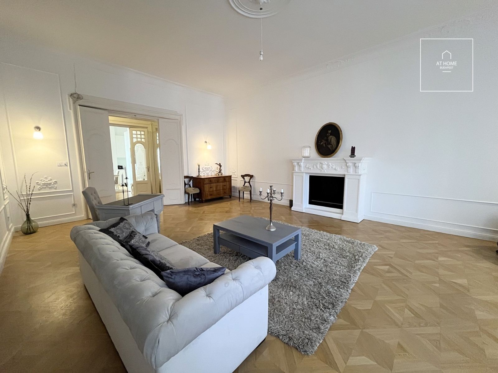 Renovated 225 sqm, three-bedroom apartment with a balcony in Budapest’s 6th district