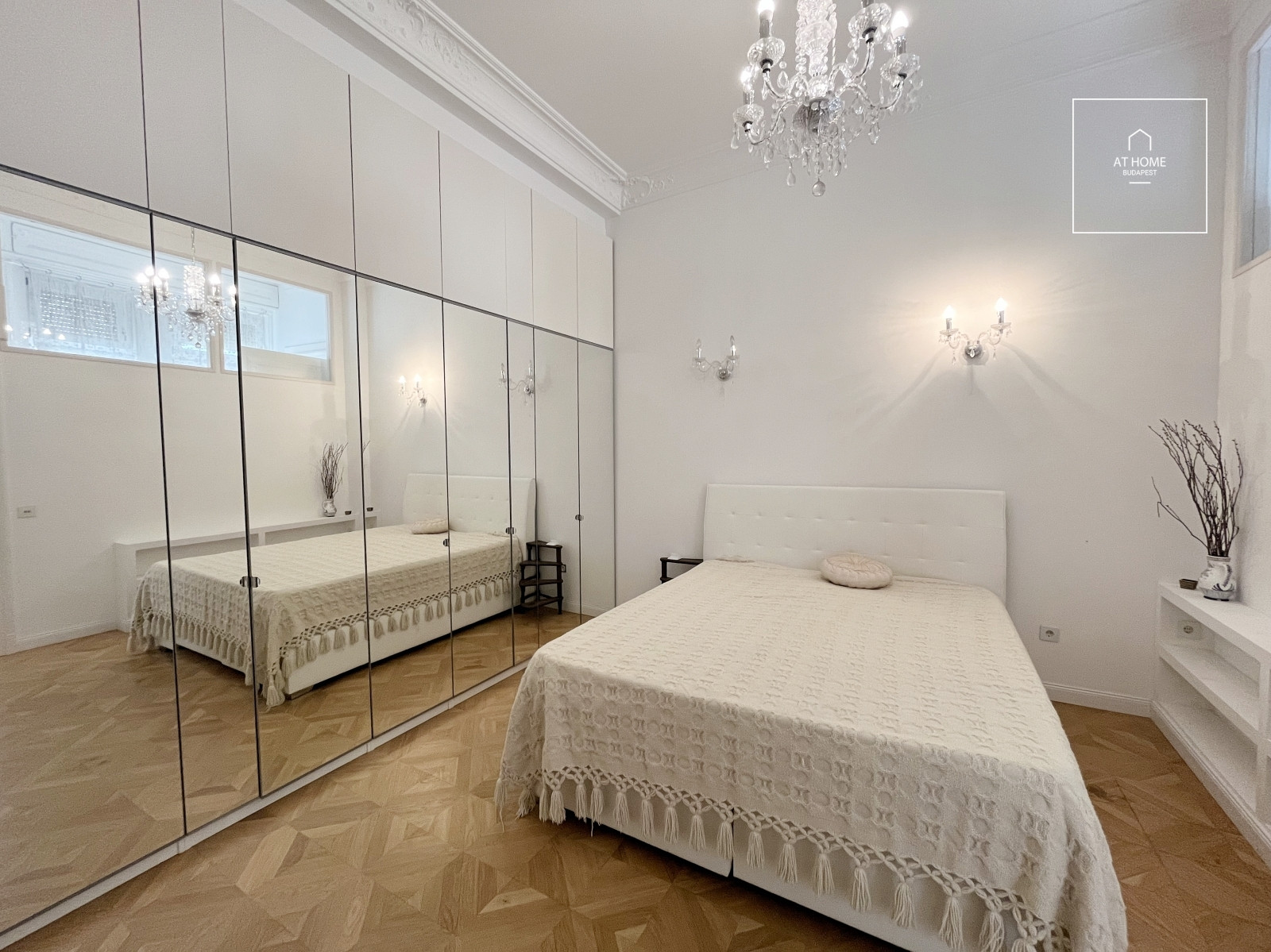 Renovated 225 sqm, three-bedroom apartment with a balcony in Budapest’s 6th district
