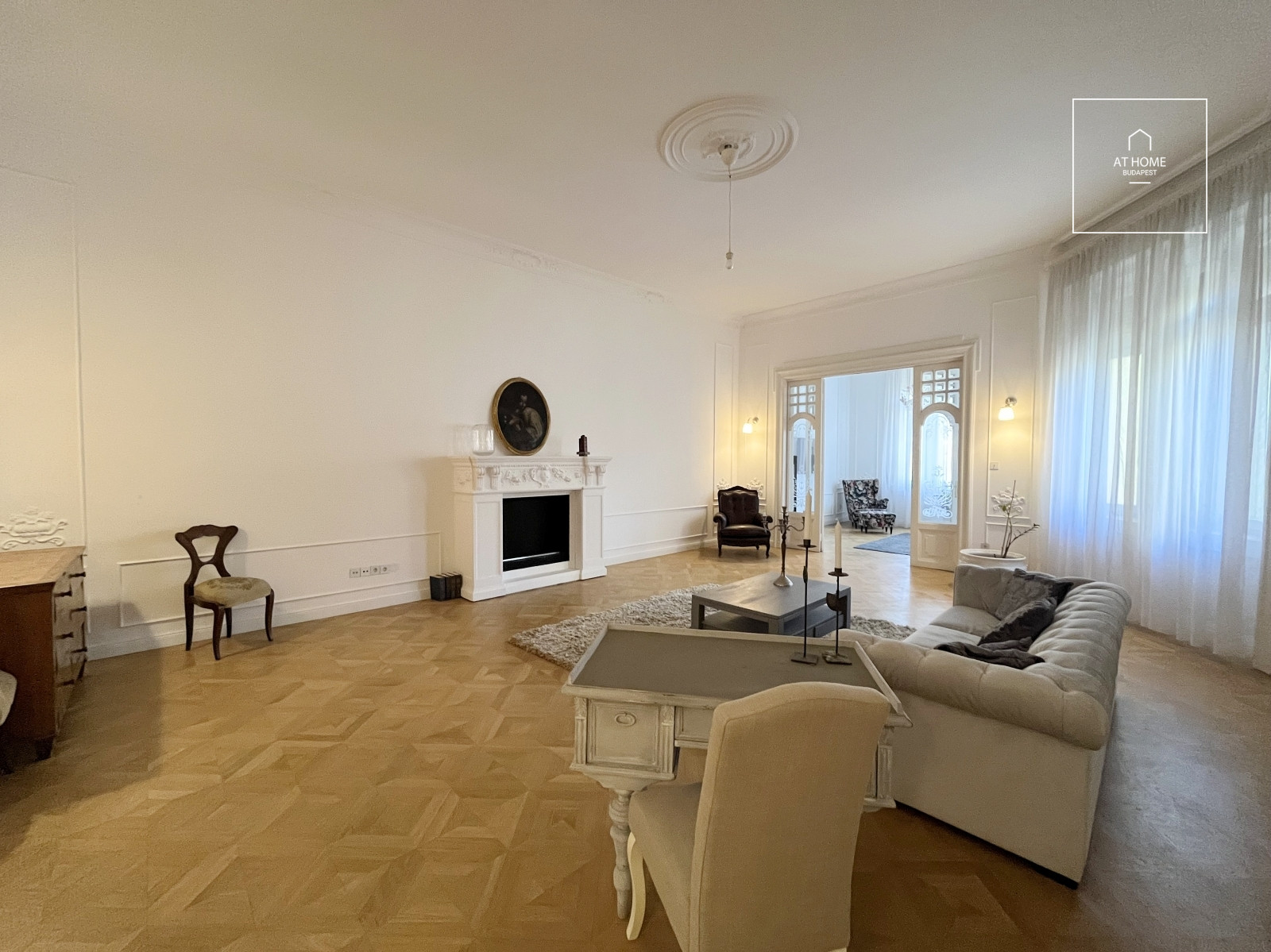 Renovated 225 sqm, three-bedroom apartment with a balcony in Budapest’s 6th district