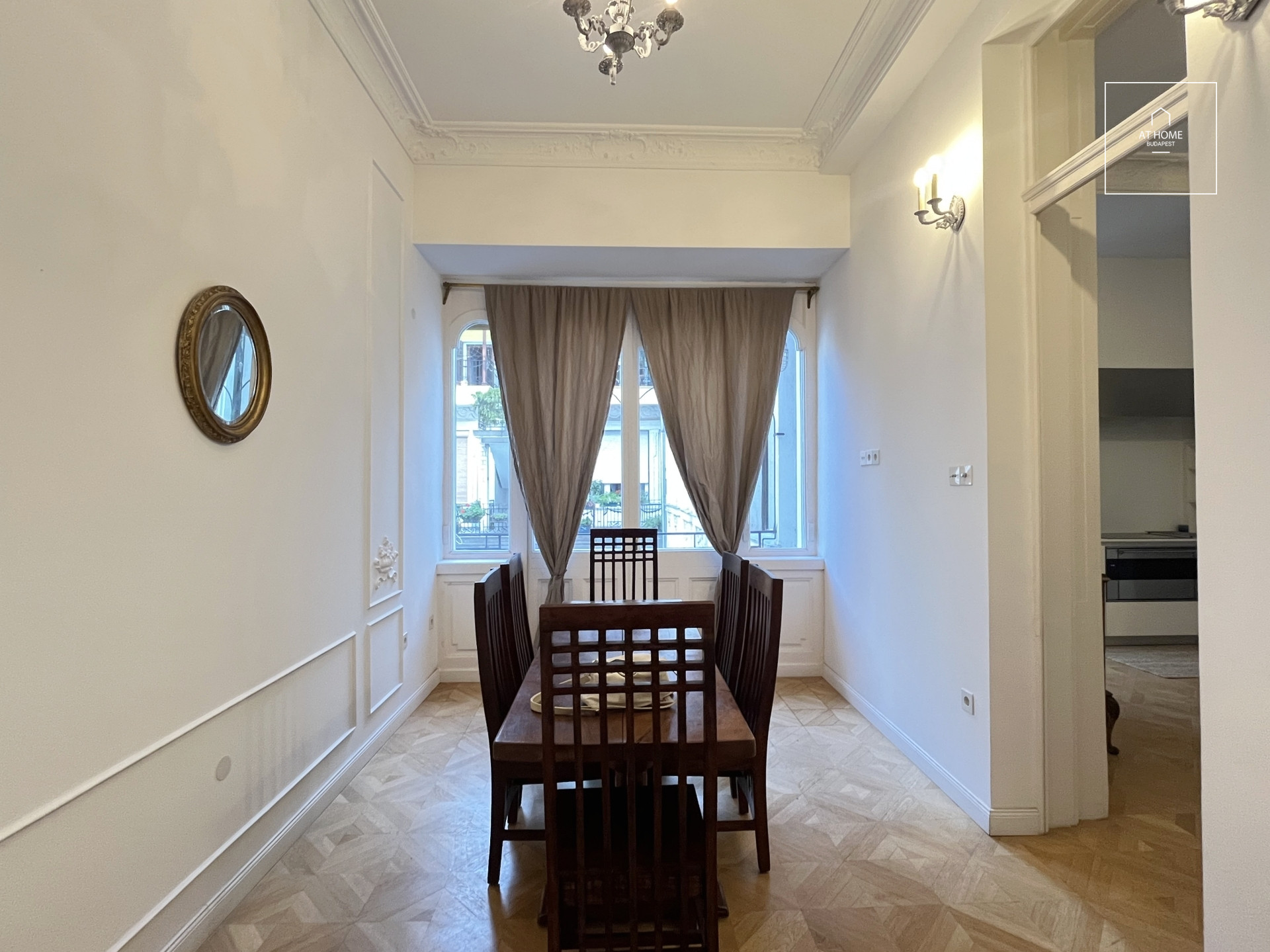 Renovated 225 sqm, three-bedroom apartment with a balcony in Budapest’s 6th district