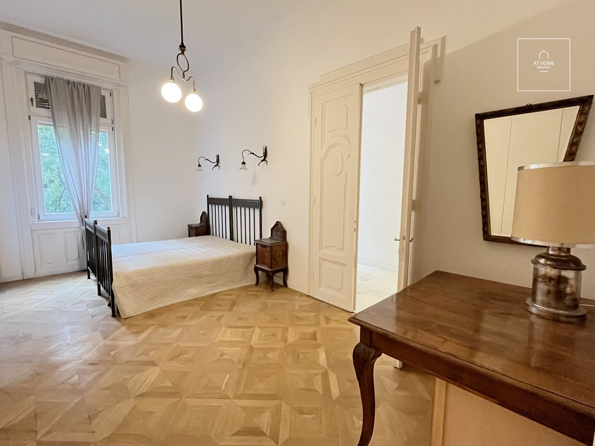 Renovated 225 sqm, three-bedroom apartment with a balcony in Budapest’s 6th district