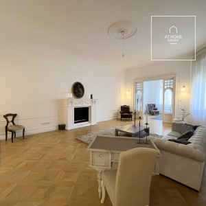 Renovated 225 sqm, three-bedroom apartment with a balcony in Budapest’s 6th district