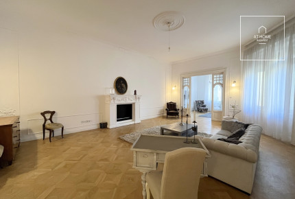 Renovated 225 sqm, three-bedroom apartment with a balcony in Budapest’s 6th district