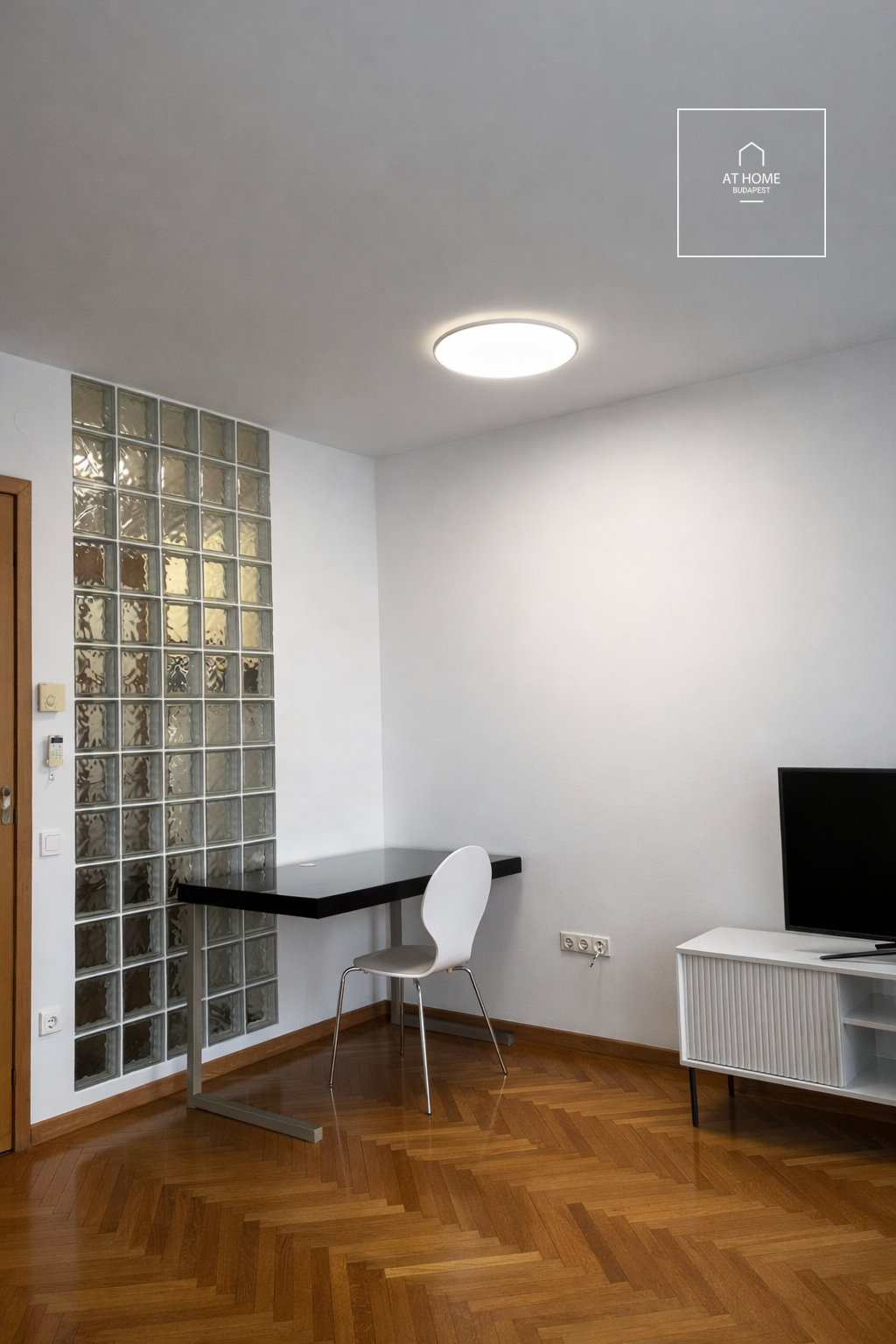 Renovated 56 sqm, one-bedroom apartment with a balcony in Budapest’s 1st district
