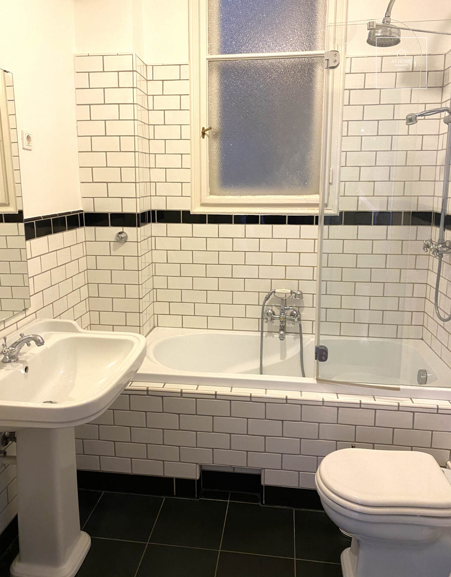 84 sqm downtown apartment with 2 bedrooms and a balcony in District V