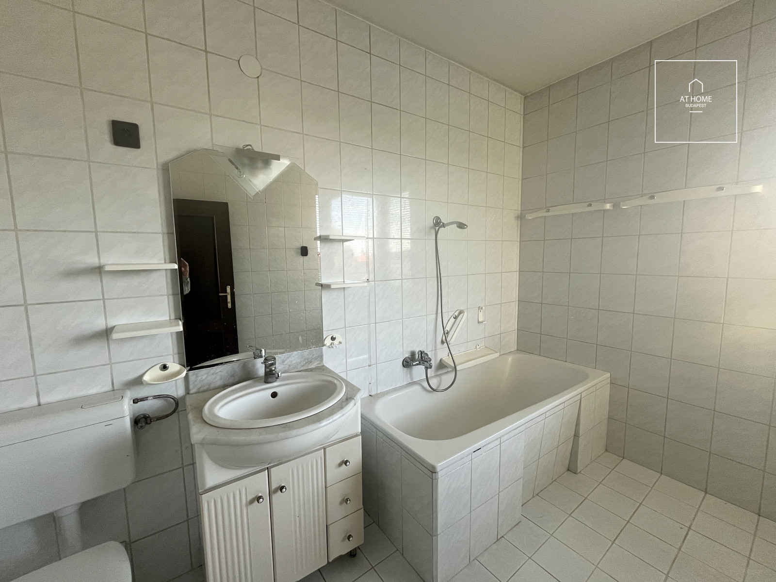 3 bedroom apartment with terrace for sale, Zöldmál, 2nd district, Budapest