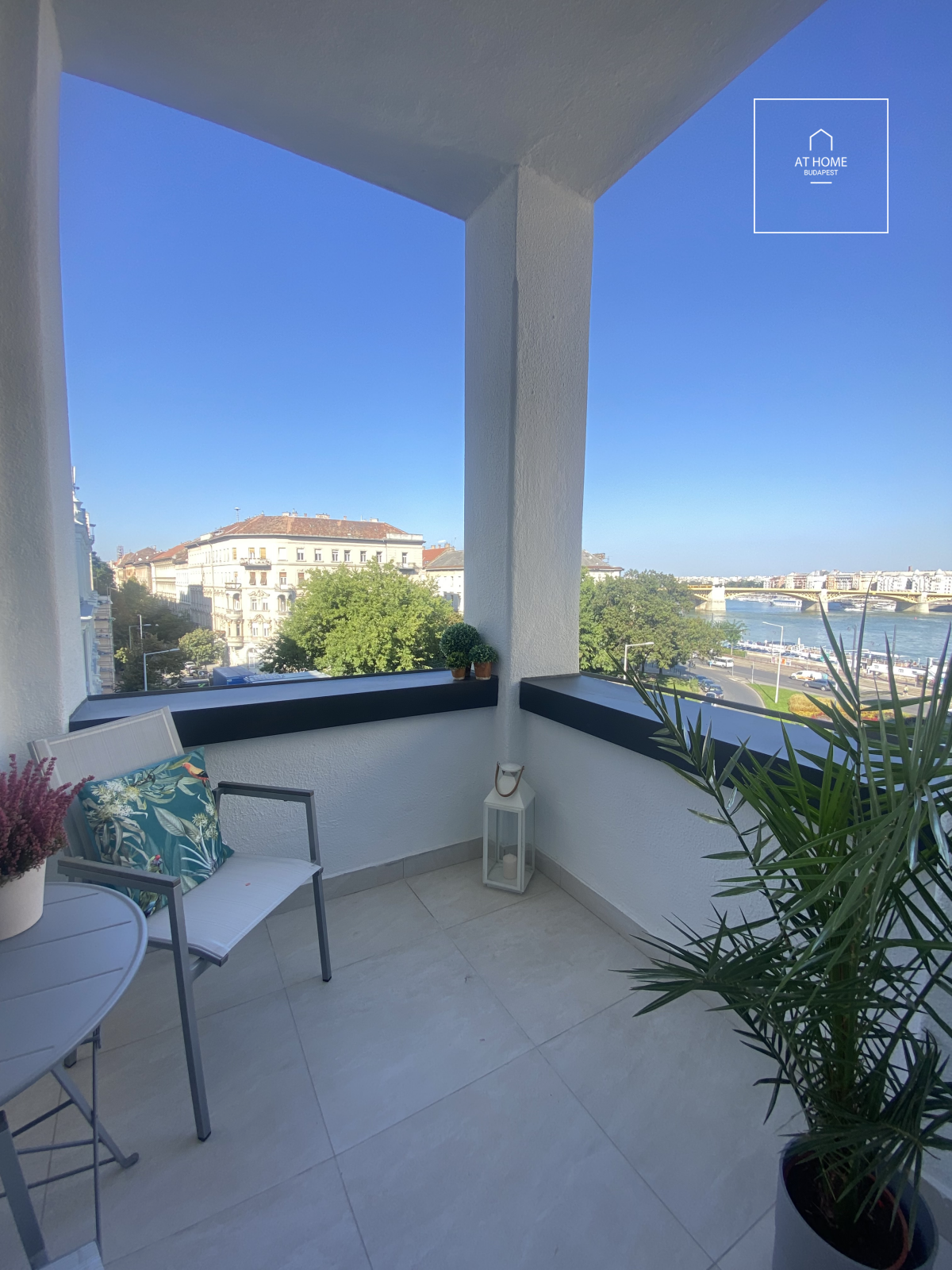 Luxury apartment with permanent Danube panorama and balcony for sale in Budapest’s II district, Víziváros