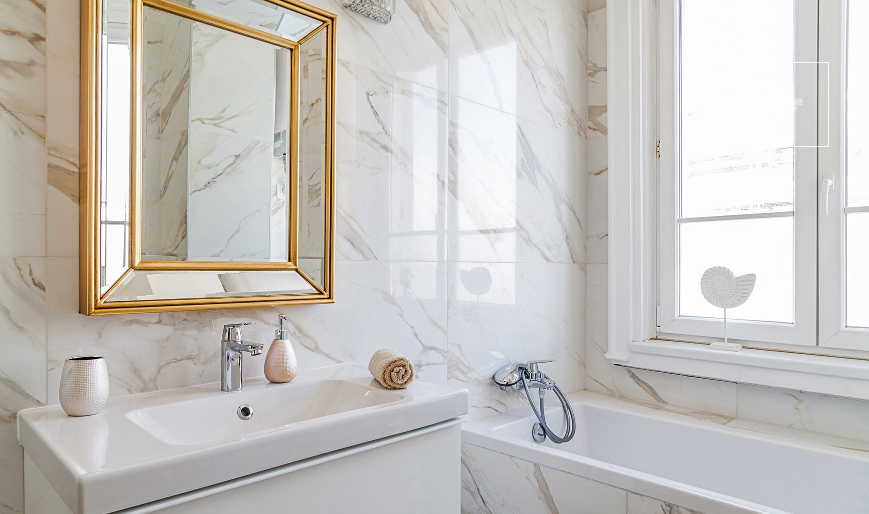 Luxury apartment with permanent Danube panorama and balcony for sale in Budapest’s II district, Víziváros