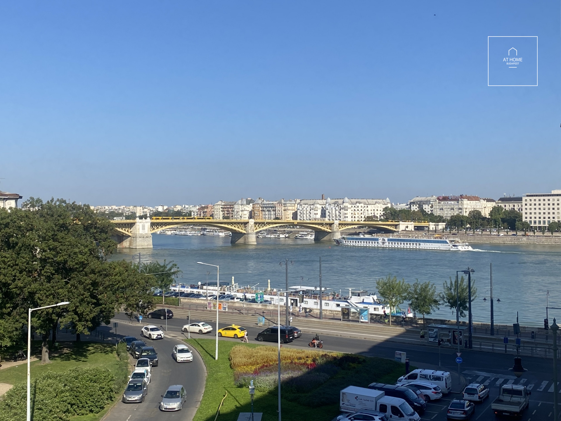 Luxury apartment with permanent Danube panorama and balcony for sale in Budapest’s II district, Víziváros