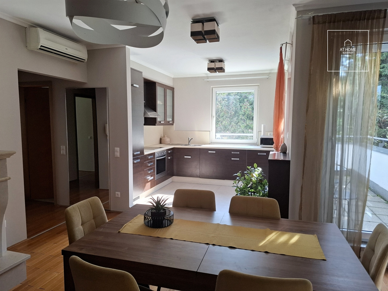 Renovated two-bedroom apartment with terrace in Budapest’s II district, Zöldmál