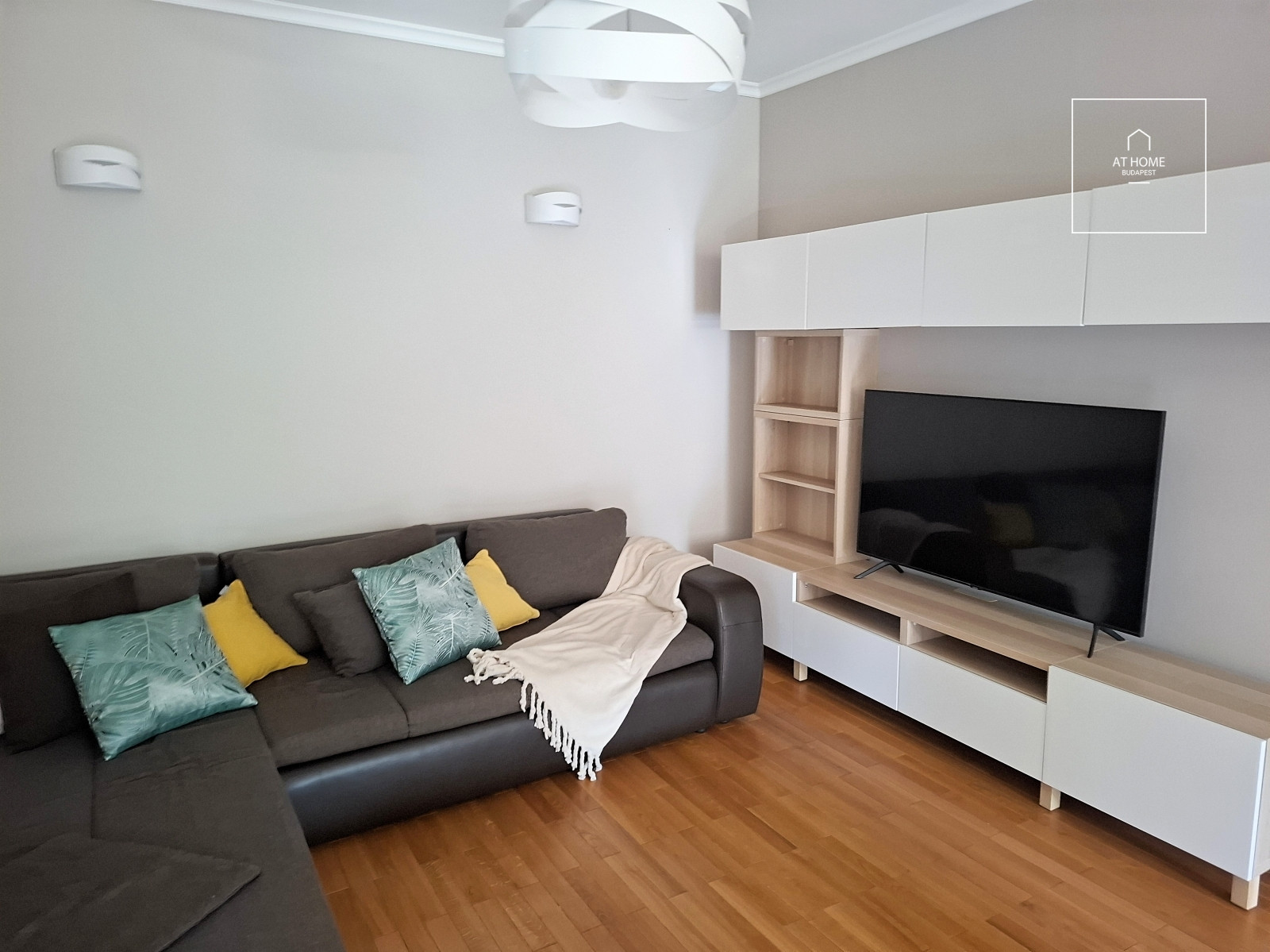Renovated two-bedroom apartment with terrace in Budapest’s II district, Zöldmál