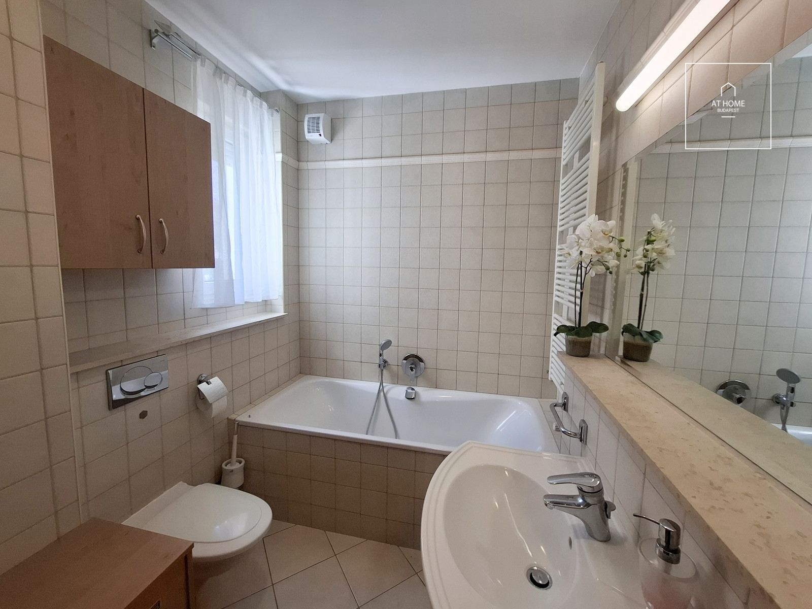 Renovated two-bedroom apartment with terrace in Budapest’s II district, Zöldmál