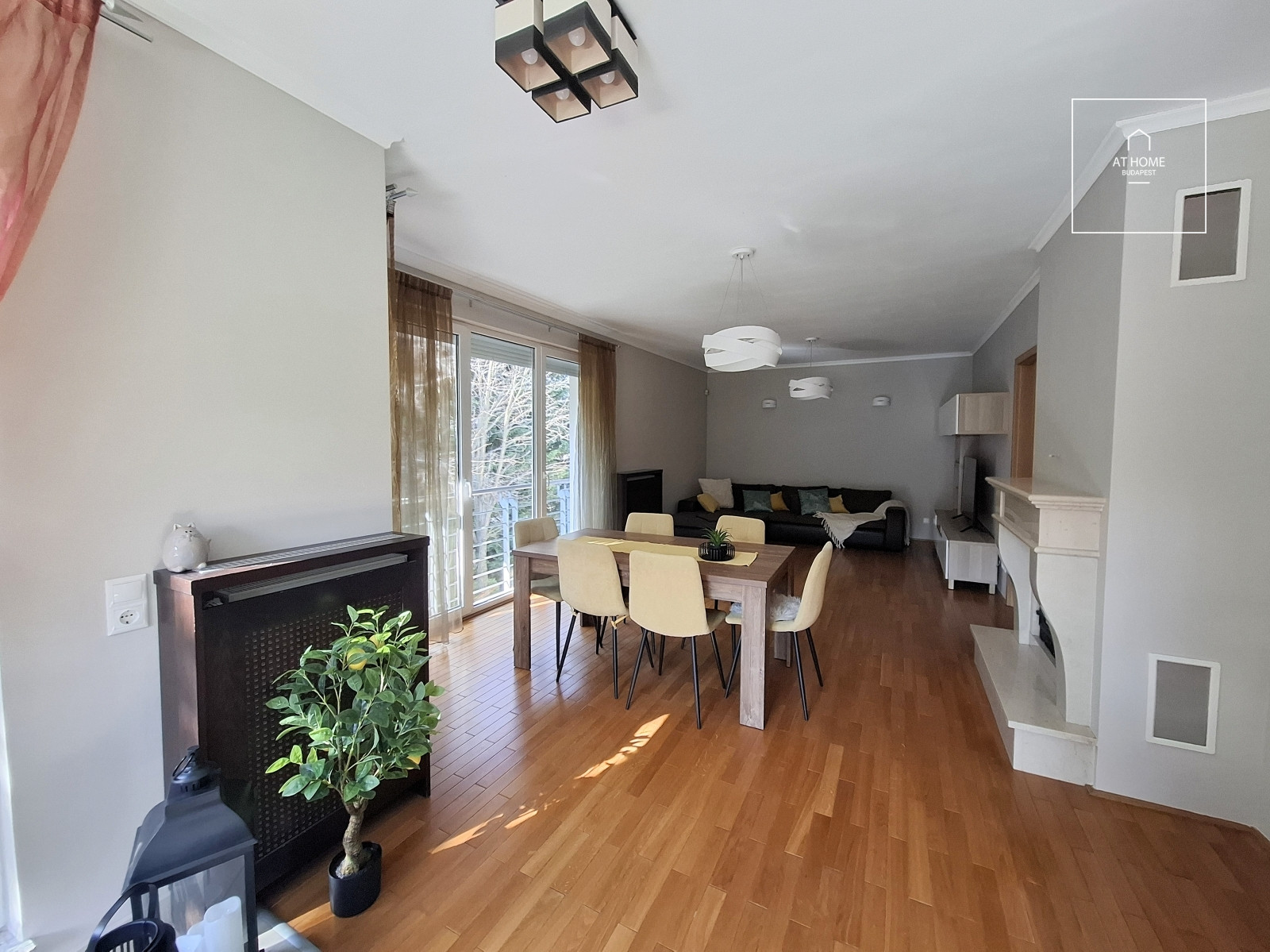 Renovated two-bedroom apartment with terrace in Budapest’s II district, Zöldmál