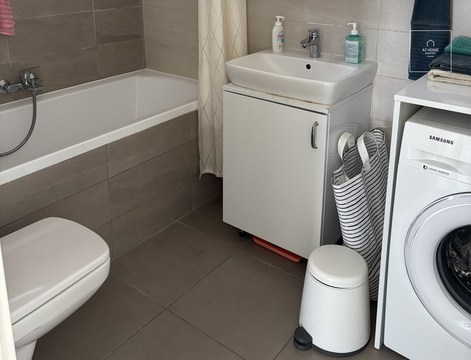 Újépítésű lakóparki lakás kiadó a XI. kerületben