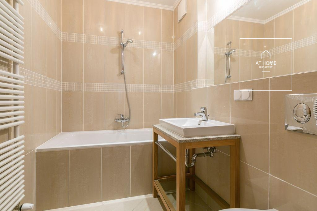 Exclusive 54 sqm apartment with terrace in the heart of the Castle District