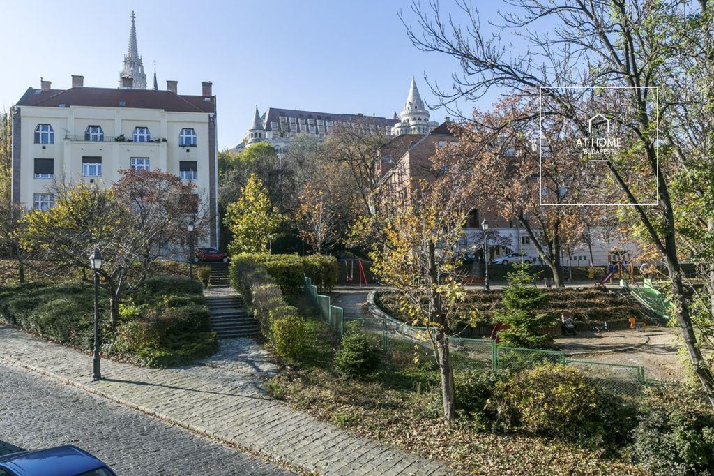 Exclusive 54 sqm apartment with terrace in the heart of the Castle District