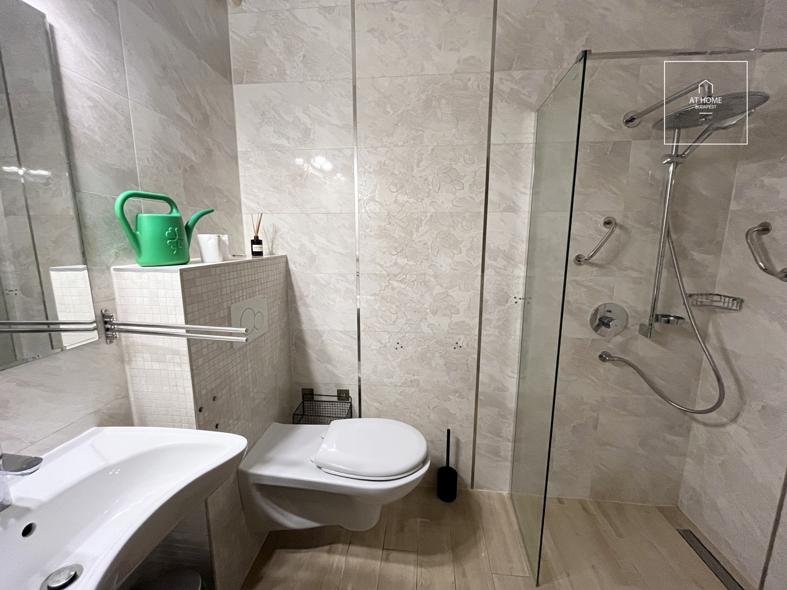 ELEGANT TOWNHOUSE WITH GARDEN ACCESS IN A QUIET STREET OF CSILLAGHEGY – DISTRICT III