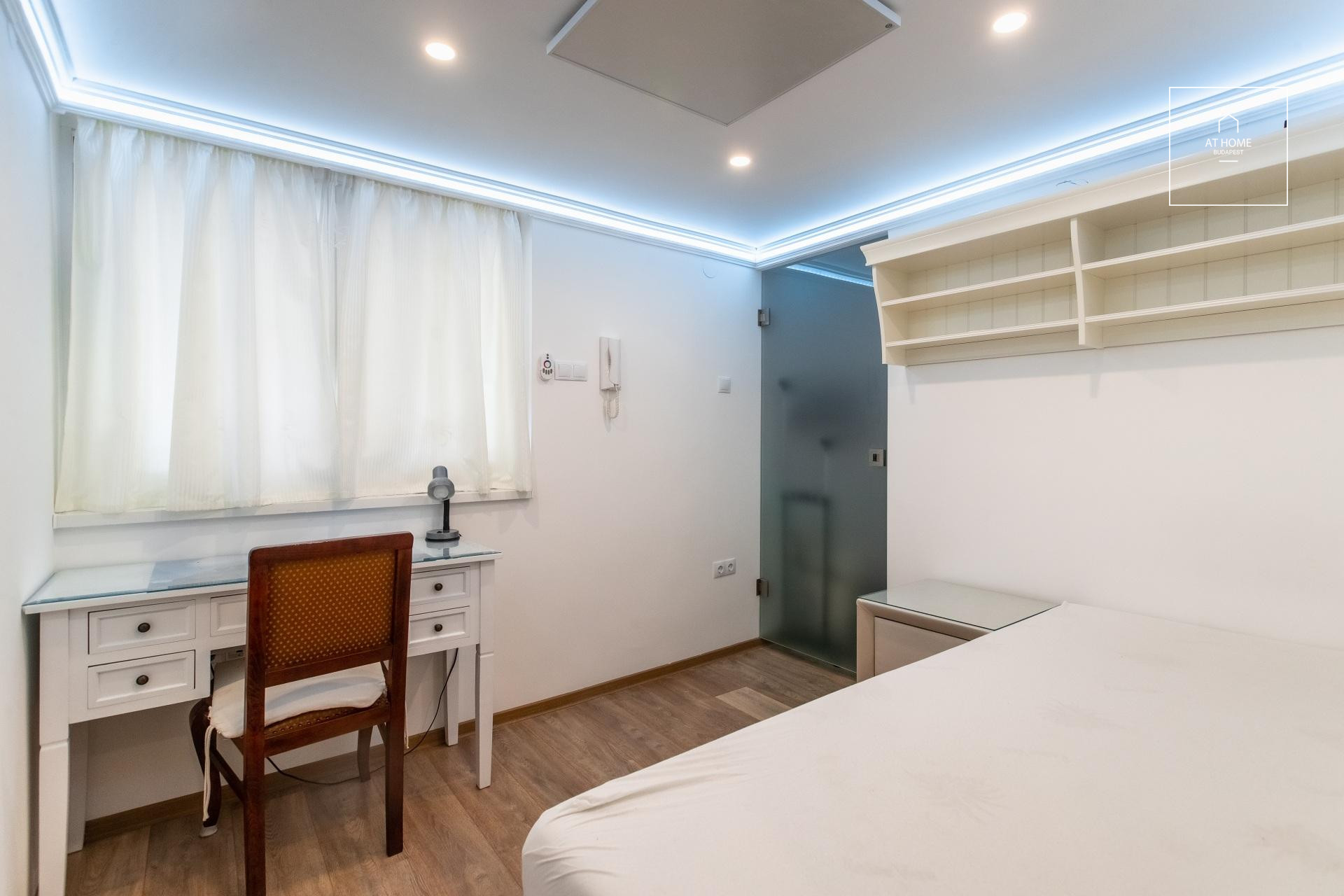 Budapest XI. district, on the border of Sasad - Sashegy, luxury semi - detached house for rent.