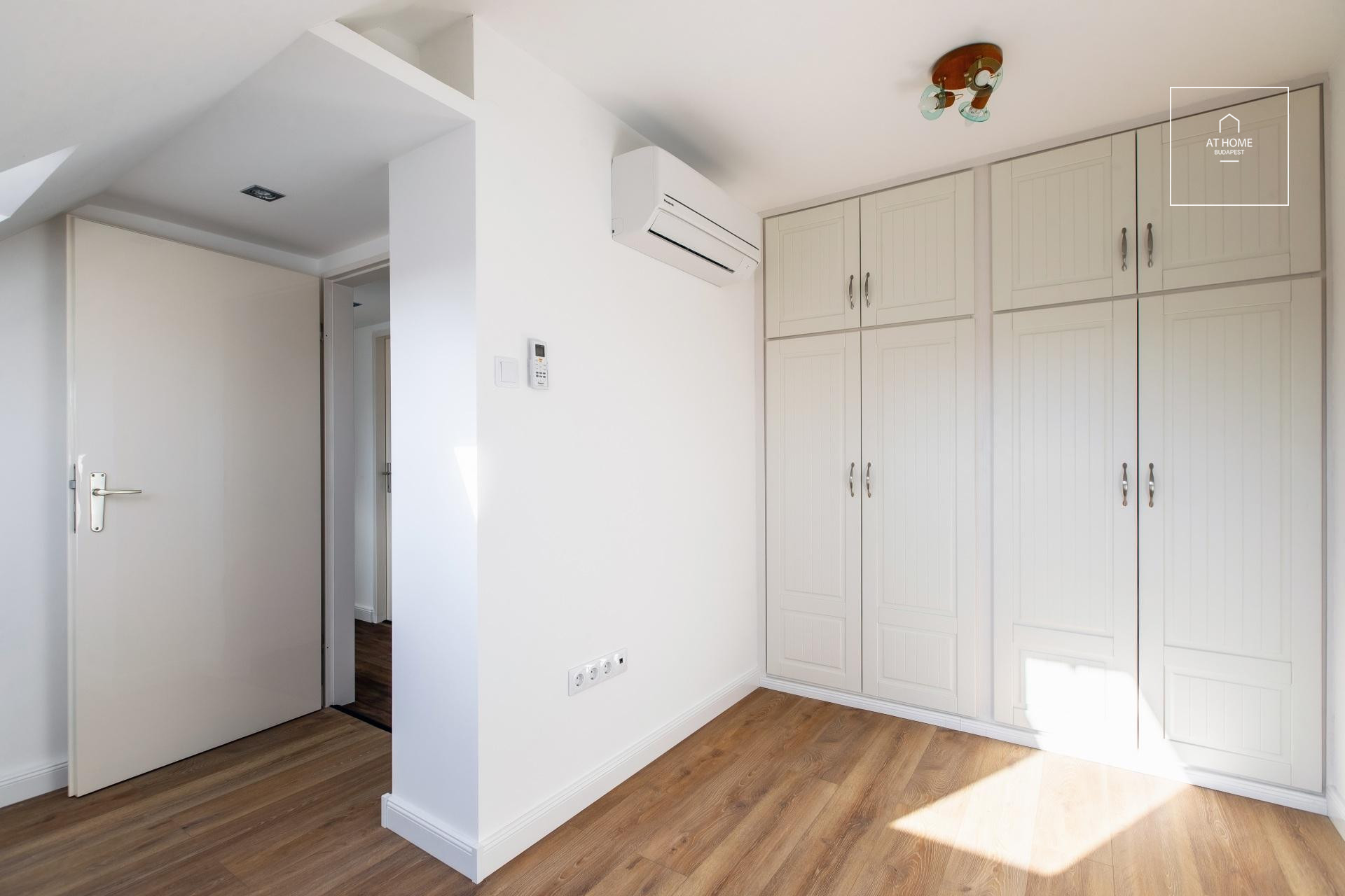 Budapest XI. district, on the border of Sasad - Sashegy, luxury semi - detached house for rent.