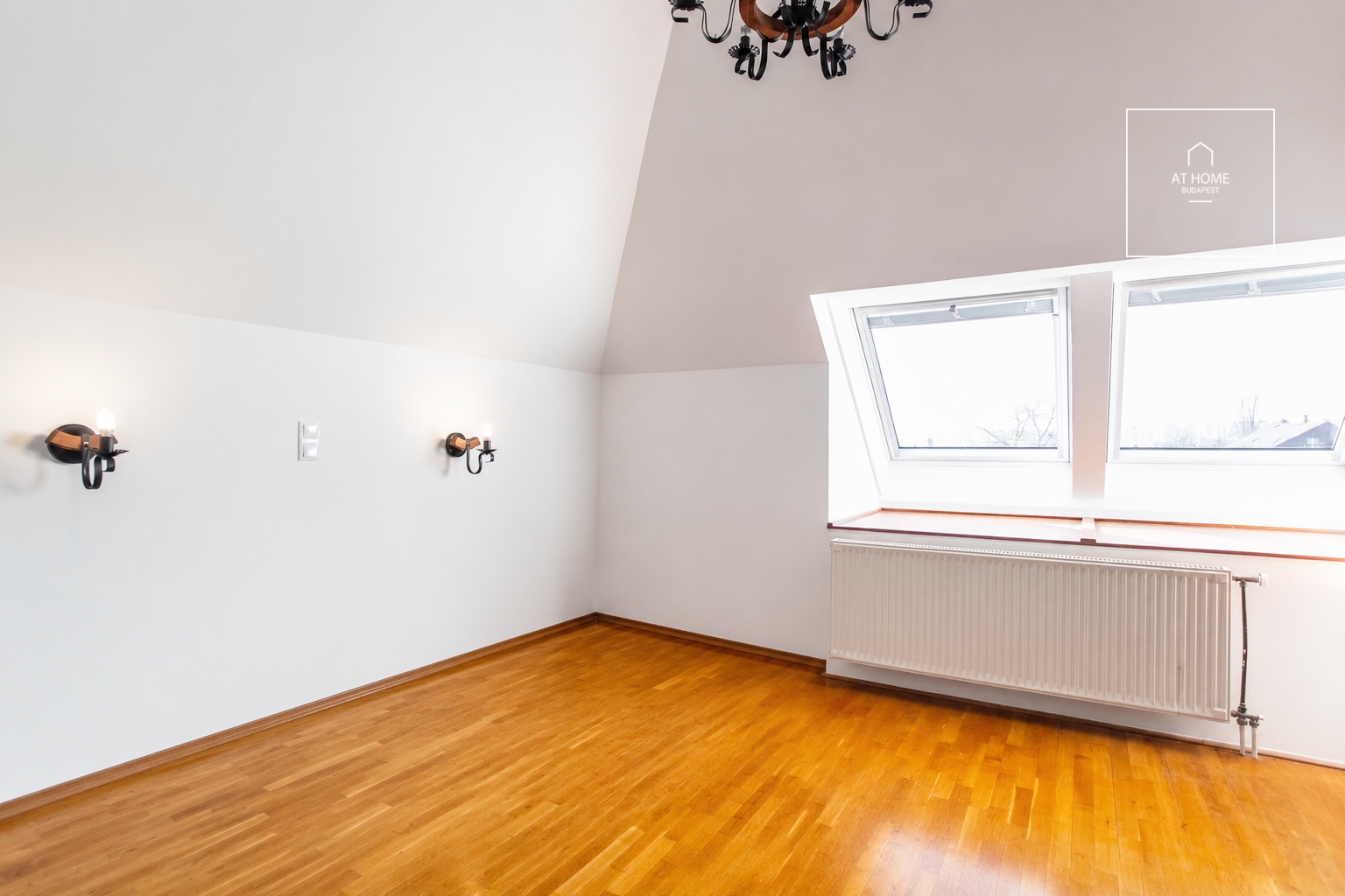 Luxus ikerházfél kiadó Sasad és Sashegy határán, Budapest XI. kerületében